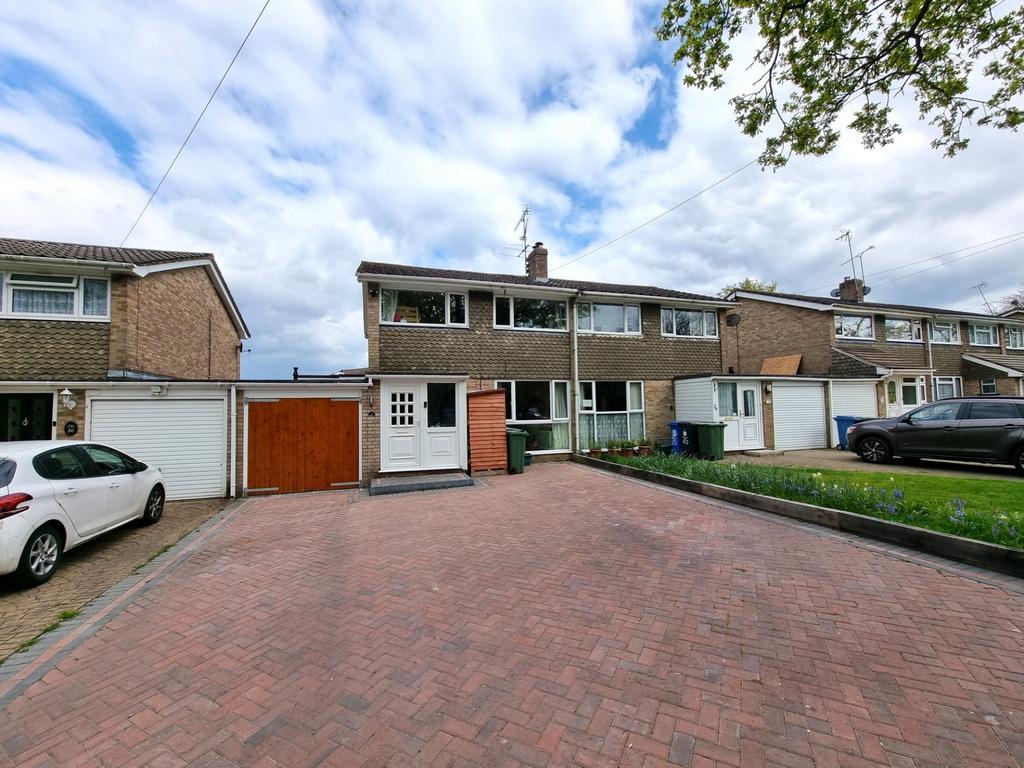 Darby Green Lane, Blackwater, Camberley, GU17 3 bed semidetached house £475,000