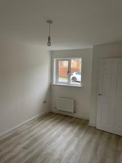 2 bedroom semi-detached house to rent, Smiths Drive, Pentrechwyth, Swansea