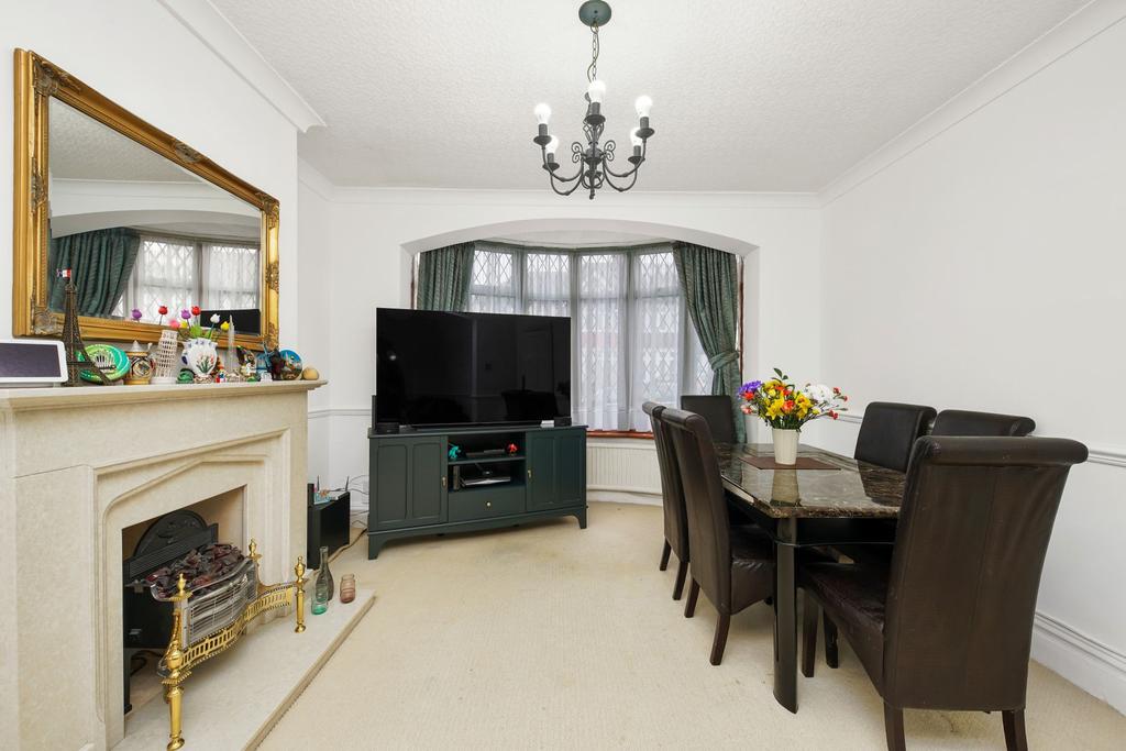 Ashburton Avenue, Ilford, IG3 3 bed terraced house £550,000