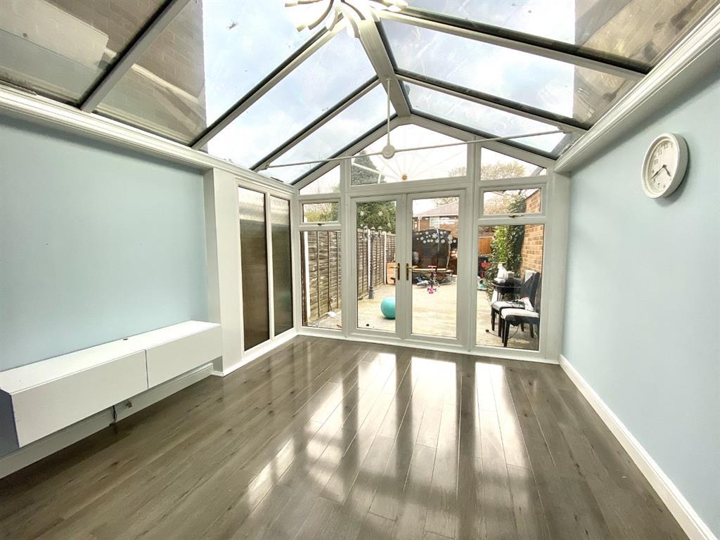 Willenhall Drive, Hayes, Middlesex... 2 bed terraced house £1,500 pcm
