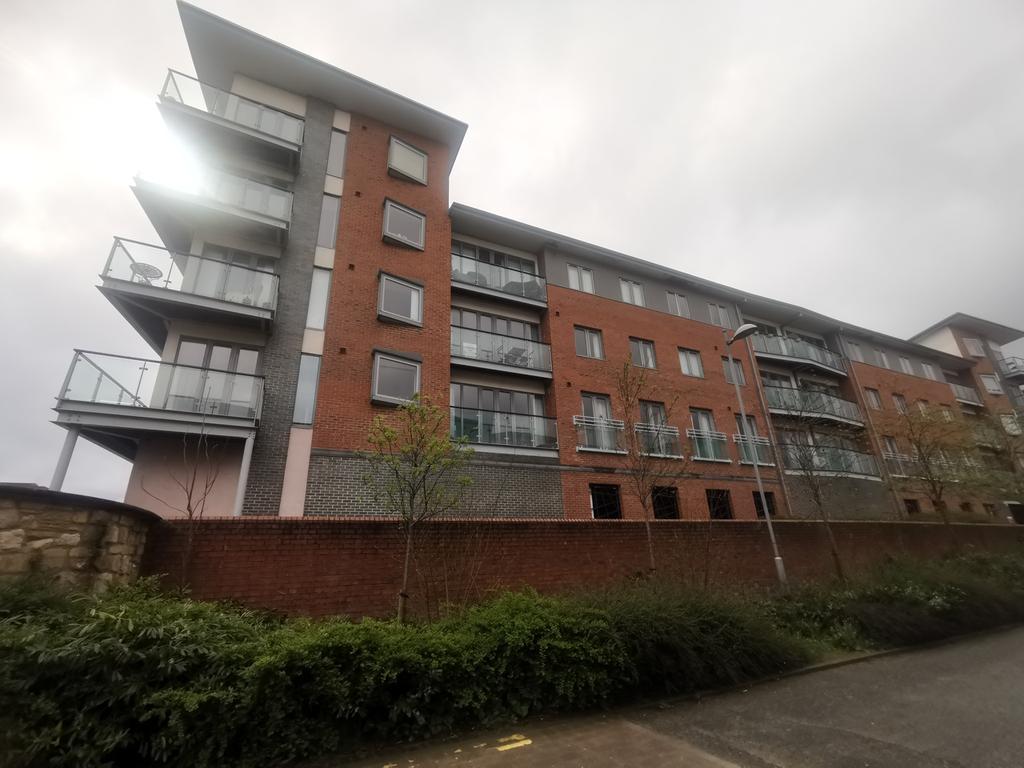 Worsdell Drive, Gateshead NE8 2 bed apartment £895 pcm (£207 pw)
