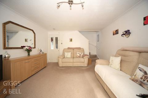 1 Lesbury Close, Luton, LU2 9UP