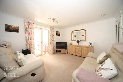 1 Lesbury Close, Luton, LU2 9UP