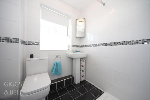 1 Lesbury Close, Luton, LU2 9UP