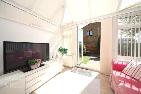 1 Lesbury Close, Luton, LU2 9UP