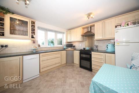 1 Lesbury Close, Luton, LU2 9UP