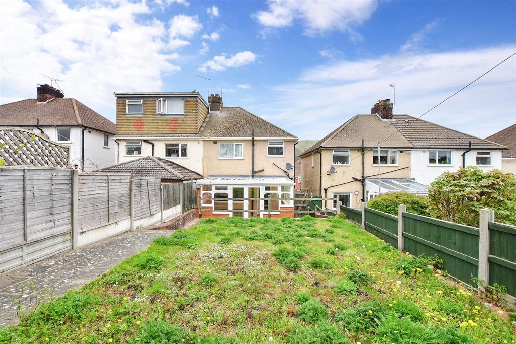 Elms Vale, Elms Vale, Dover, Kent 3 bed semidetached house £290,000