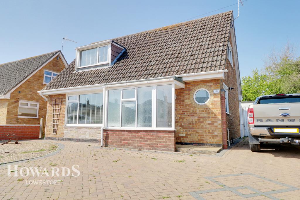 Westland Road, Lowestoft 3 bed detached bungalow £295,000