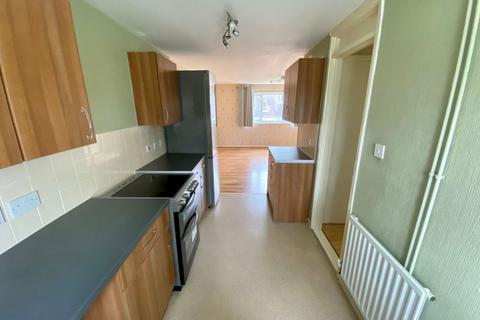 2 bedroom flat to rent, South Holme Court, Thorplands, Northampton NN3 8AL