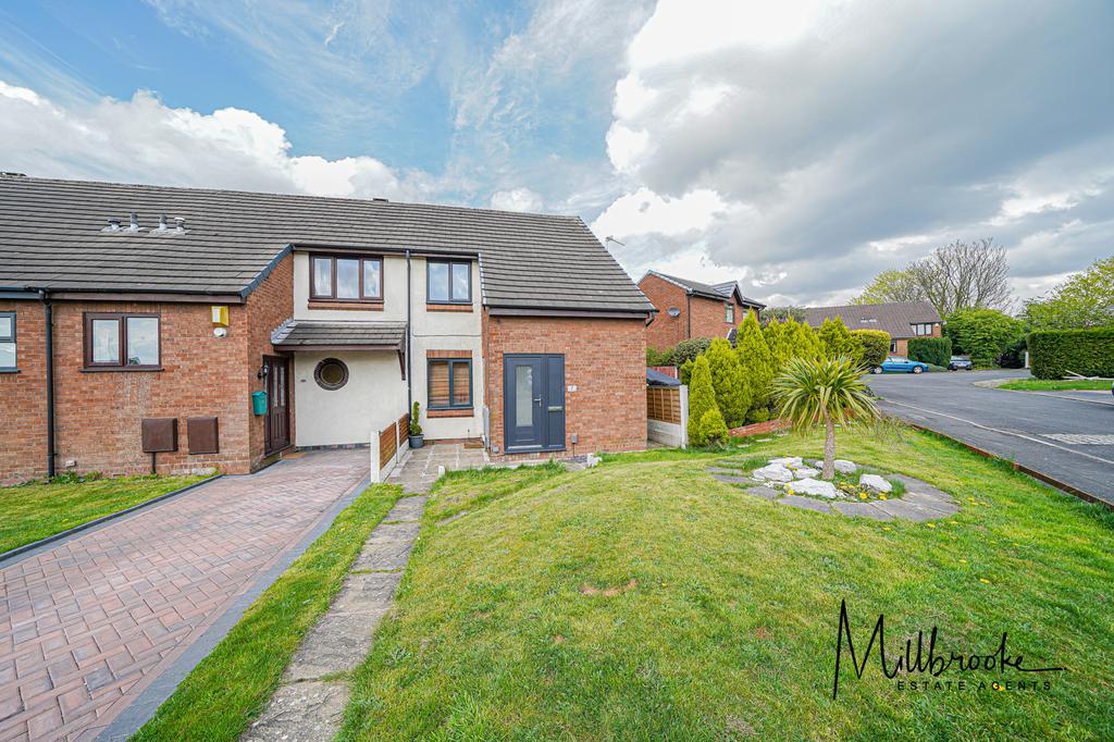 Redstock Close, Westhoughton, Bolton, BL5 1 bed apartment £595 pcm (£