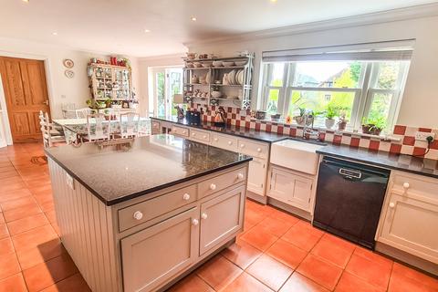 46 Friary Road, Wraysbury, Staines, TW19 5JP