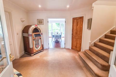 46 Friary Road, Wraysbury, Staines, TW19 5JP