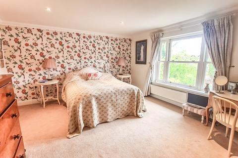 46 Friary Road, Wraysbury, Staines, TW19 5JP