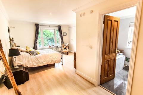 46 Friary Road, Wraysbury, Staines, TW19 5JP