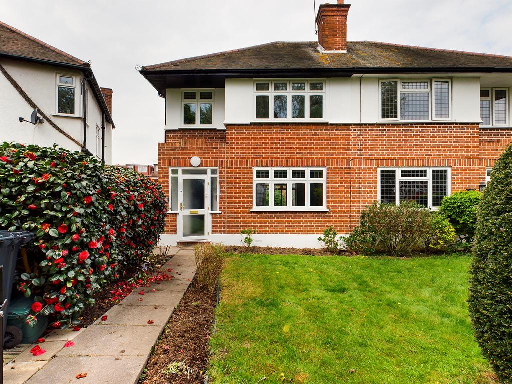 Chinnor Crescent, Greenford, UB6 3 bed house £1,700 pcm (£392 pw)