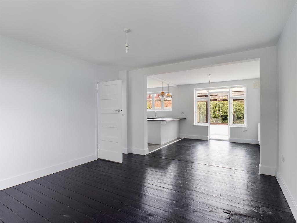 Chinnor Crescent, Greenford, UB6 3 bed house £1,700 pcm (£392 pw)