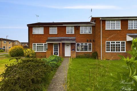 3 bedroom terraced house to rent, Ottersbrook, Buckingham, MK18 7EB