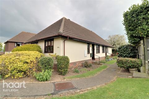 2 bedroom bungalow for sale - Hilltop Close, Rayleigh