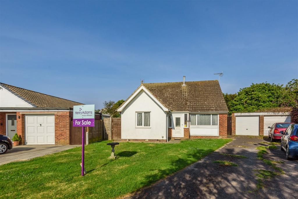 Sunnymead Drive, Selsey, PO20 3 bed detached bungalow £365,000