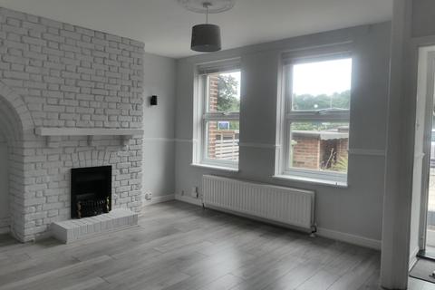 3 bedroom terraced house to rent - Castlecombe Road, London