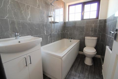 2 bedroom semi-detached house to rent, Copper Beech Close, Gainsborough