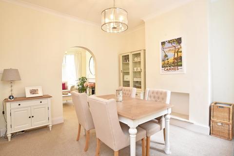 2 bedroom terraced house for sale - Mornington Crescent, Harrogate