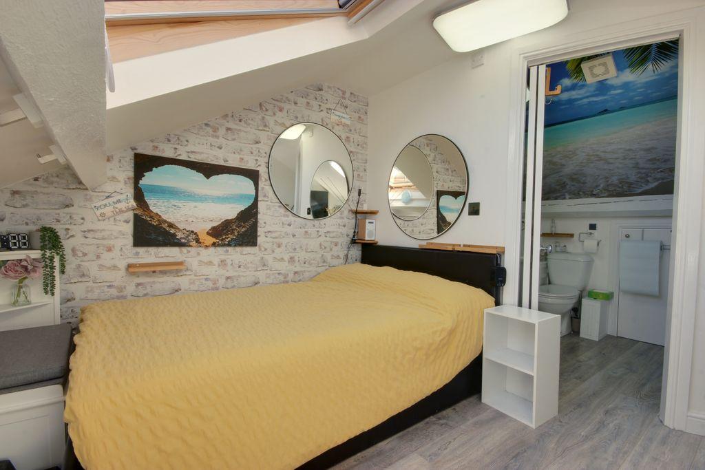 Bedroom 1 (Double)