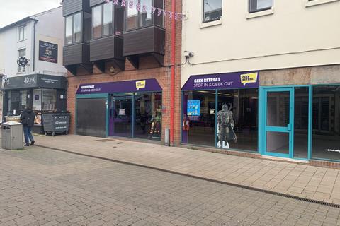 Retail property (high street) to rent - Circa 2,700 sq ft - A1 retail space - Loughborough LE11