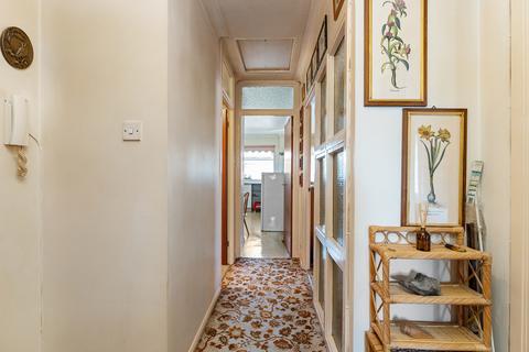 Flat 6, 21 Aldersbrook Road, London, E12 5HH