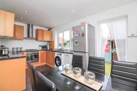40 Calder, Wilnecote, Tamworth, B77 4BS