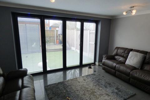 5 Dyson Close, Farnworth, Bolton, BL4 9EU