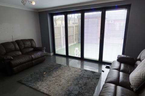 5 Dyson Close, Farnworth, Bolton, BL4 9EU