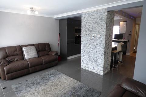 5 Dyson Close, Farnworth, Bolton, BL4 9EU