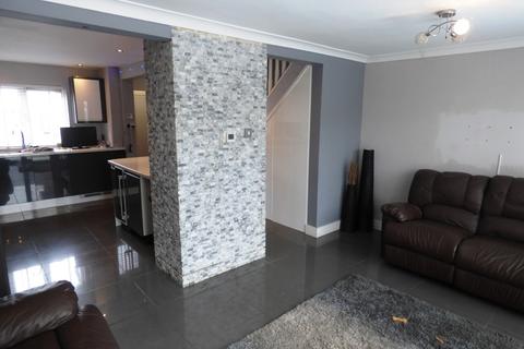 5 Dyson Close, Farnworth, Bolton, BL4 9EU