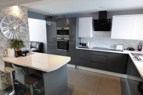 5 Dyson Close, Farnworth, Bolton, BL4 9EU