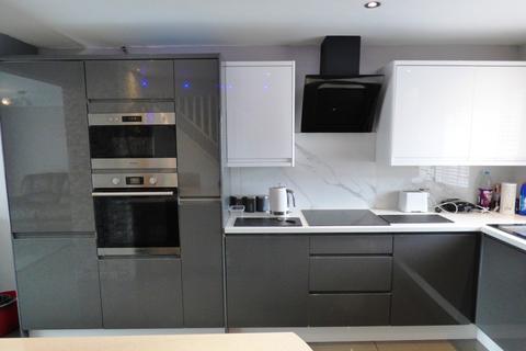 5 Dyson Close, Farnworth, Bolton, BL4 9EU