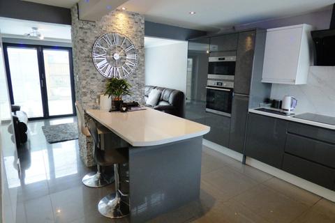 5 Dyson Close, Farnworth, Bolton, BL4 9EU