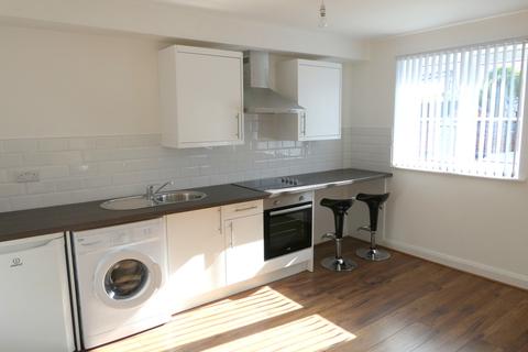 Studio to rent - Stockport Road, Manchester