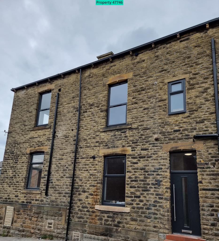 Whewell Street, Birstall, Batley, WF17 2 bed terraced house £850 pcm