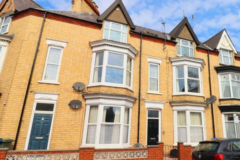 3 bedroom terraced house for sale - Blackburn Avenue, Bridlington
