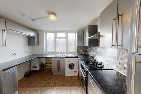 2 bedroom apartment to rent, St. Saviours Road, Croydon CR0