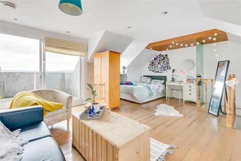 3 bedroom flat to rent, North Villas, Camden, London