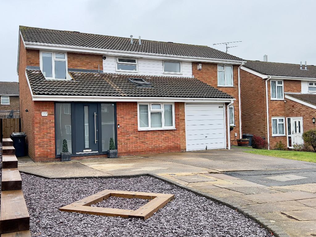 Buckingham Drive, Stopsley, Luton... 4 bed semidetached house £360,000