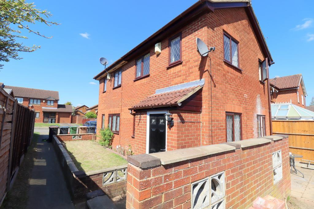 Dexter Close, Barton Hills, Luton, Bedfordshire, LU3 4DX 1 bed cluster