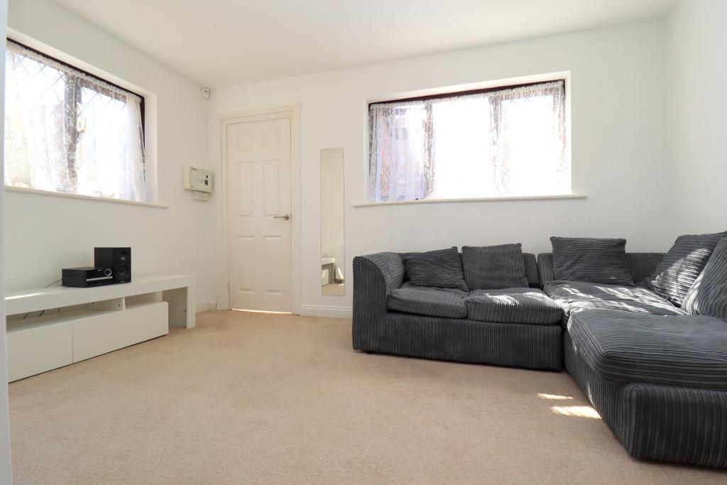 Dexter Close, Barton Hills, Luton, Bedfordshire, LU3 4DX 1 bed cluster