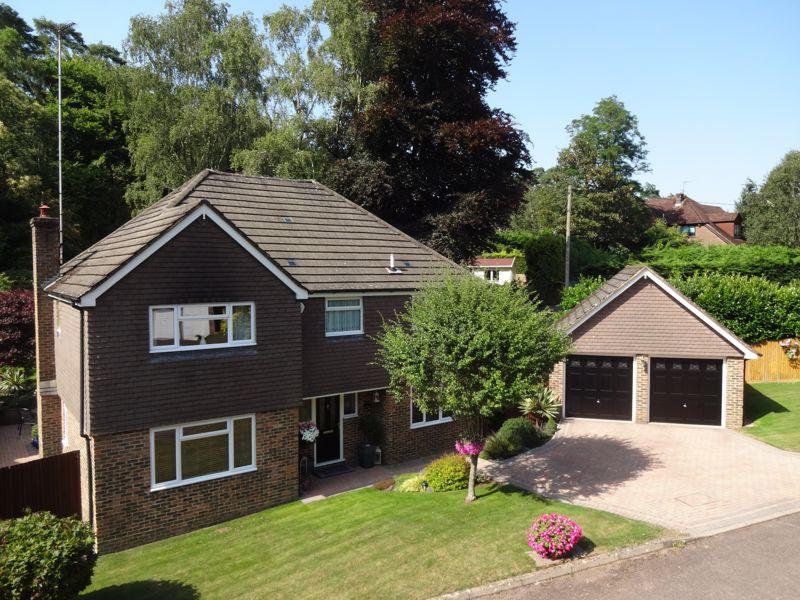 Stonehill Park, Headley Down 4 bed detached house for sale £859,000