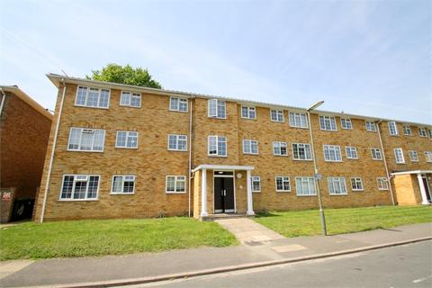 2 bedroom apartment to rent - Lark Avenue, Staines-upon-Thames, TW18