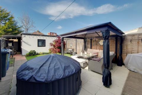 68 Mayfield Gardens, London, W7 3RH