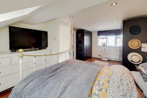 68 Mayfield Gardens, London, W7 3RH