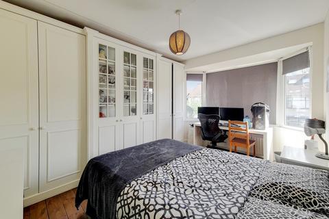 68 Mayfield Gardens, London, W7 3RH